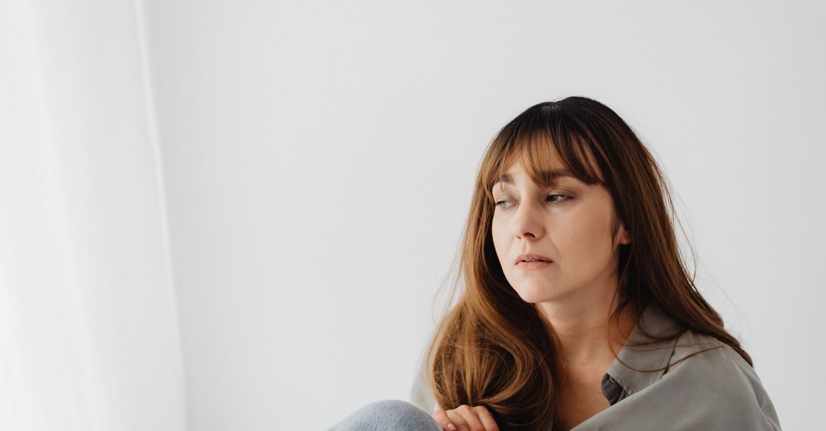 Pourquoi l’anxiété monte avant les règles : comprendre, apaiser et reprendre le contrôle