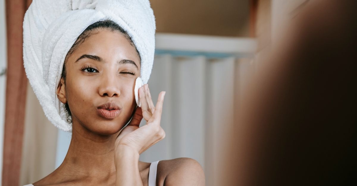 La caresse micellaire : un démaquillage tout en douceur pour une peau nette