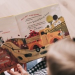 Les meilleurs livres pour éveiller les tout-petits : histoires, images et premières découvertes