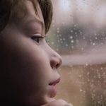 Jours de pluie : 15 idées ludiques pour occuper les enfants à la maison