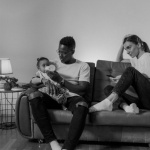 Retrouver la complicité à deux après l’arrivée des enfants : conseils pour raviver votre couple