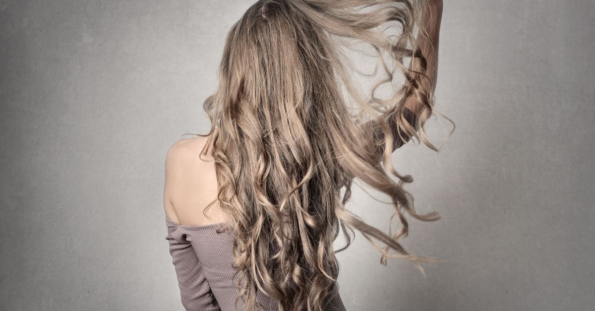 Cheveux sublimes au naturel : les secrets de l’huile de coco pour une routine capillaire brillante