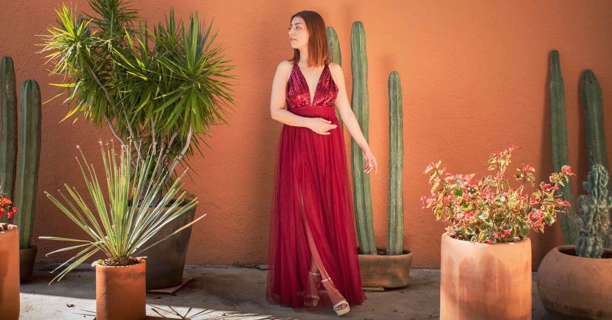 Quelle robe longue choisir pour une cérémonie ? Le guide chic pour briller en toute élégance