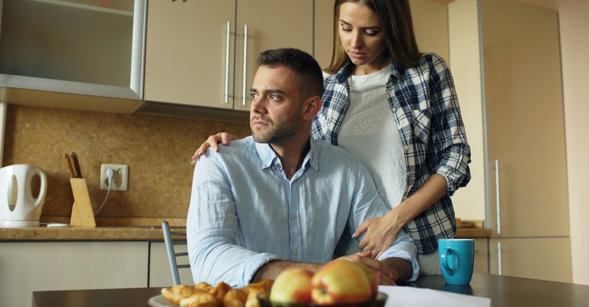 Quand l’amour rabaisse : reconnaître un partenaire qui vous dévalorise et reprendre confiance