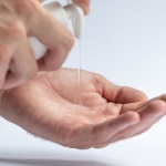 Peau nette, sans tiraillements : le secret d’un nettoyant visage tout en douceur