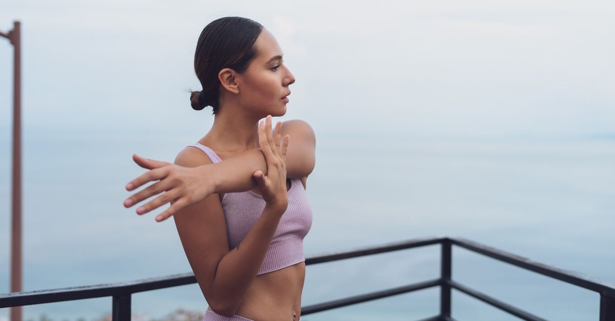 Bras fermes et sculptés sans salle de sport : 10 exercices faciles à faire chez soi