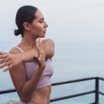 Bras fermes et sculptés sans salle de sport : 10 exercices faciles à faire chez soi