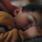 Sieste de l’enfant : le meilleur moment pour dormir (et comment le repérer facilement)