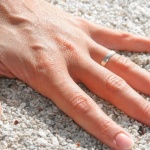 Ongles tachés ? Astuces et remèdes efficaces pour retrouver des ongles nets et lumineux
