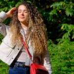 Les indispensables pour un look de mi-saison : idées stylées et faciles à adopter