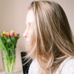 Des reflets lumineux et naturels : sublimer vos cheveux sans les agresser