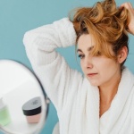 Le secret d’une chevelure soyeuse : le masque nourrissant à appliquer avant le shampoing